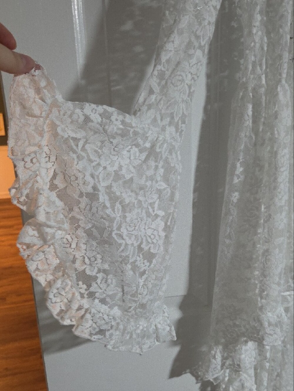 White Lace Ruffle Duster Size - Picture 2 of 6